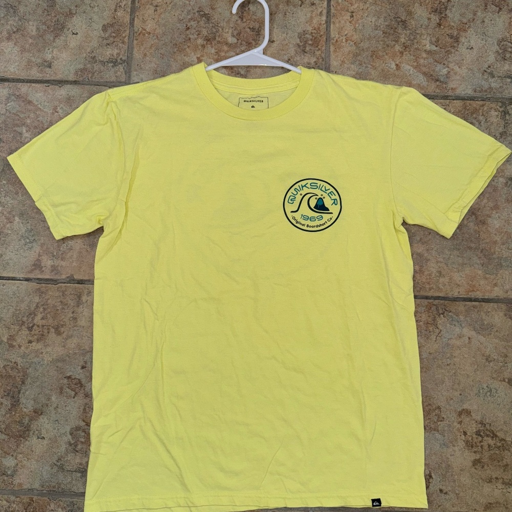 Quiksilver mens t shirt Medium